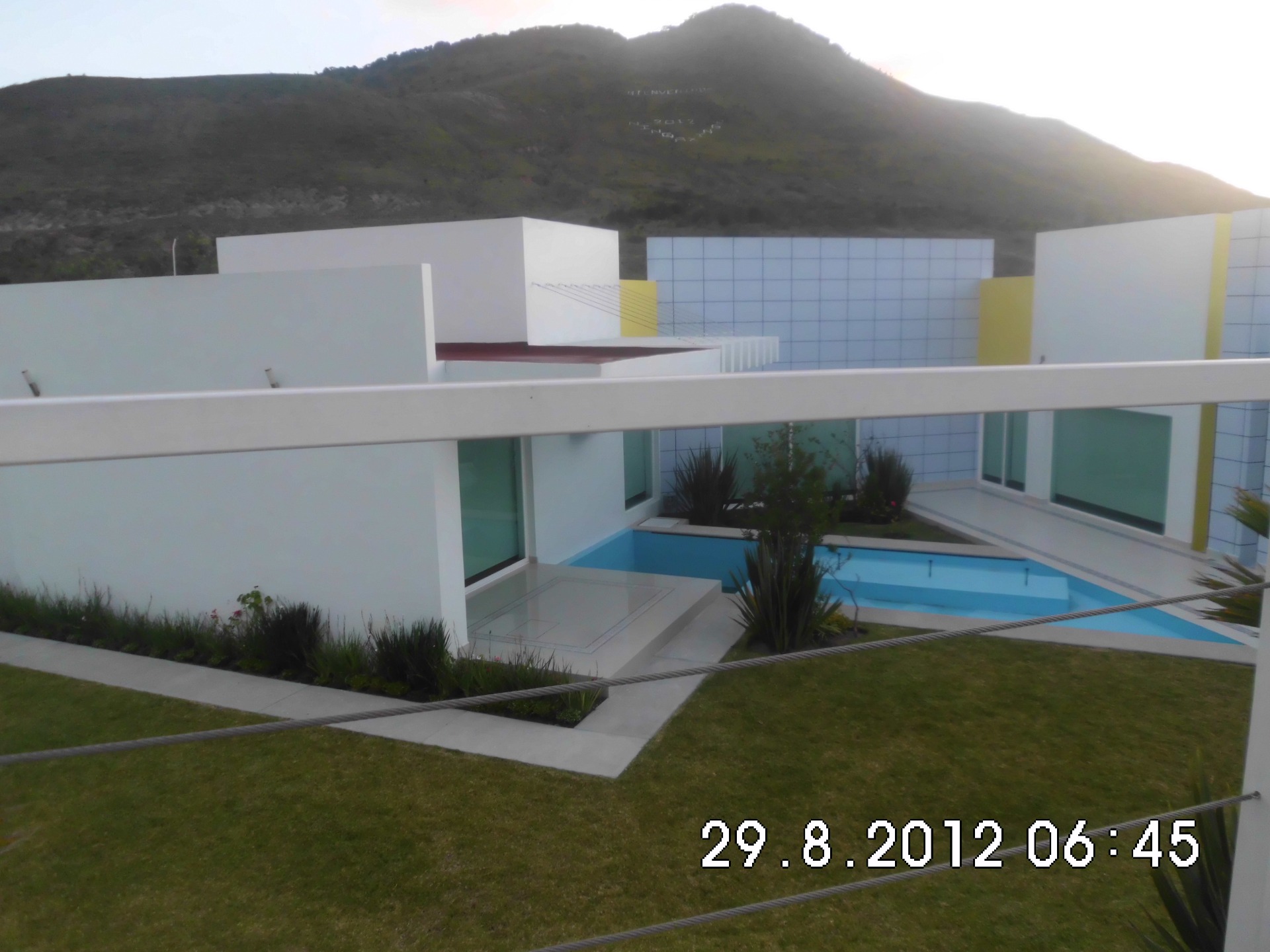 CASA CON VENTANAS EUROPEAS